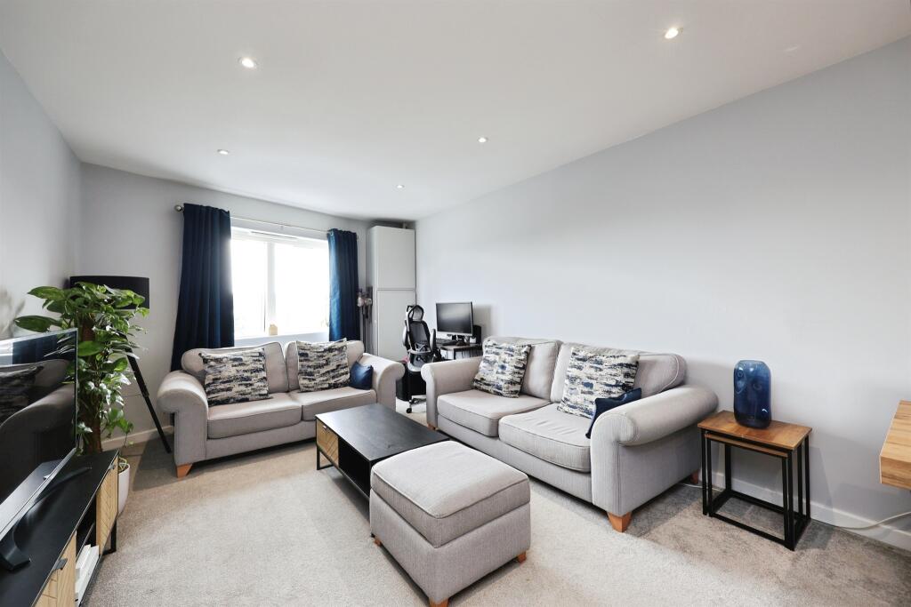 Apartment in Watford, North Watford - View 4