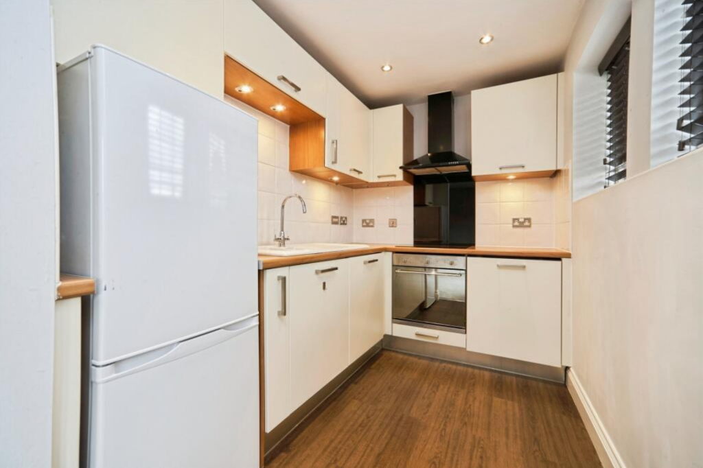 Apartment in Leeds, West Yorkshire - View 5