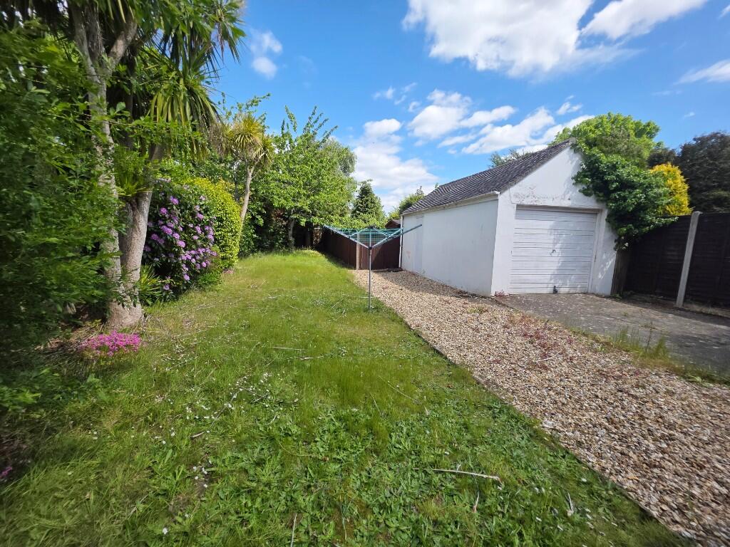 Garden Flat, Wallisdown Road, Bournemouth, Dorset, BH11 photo 4