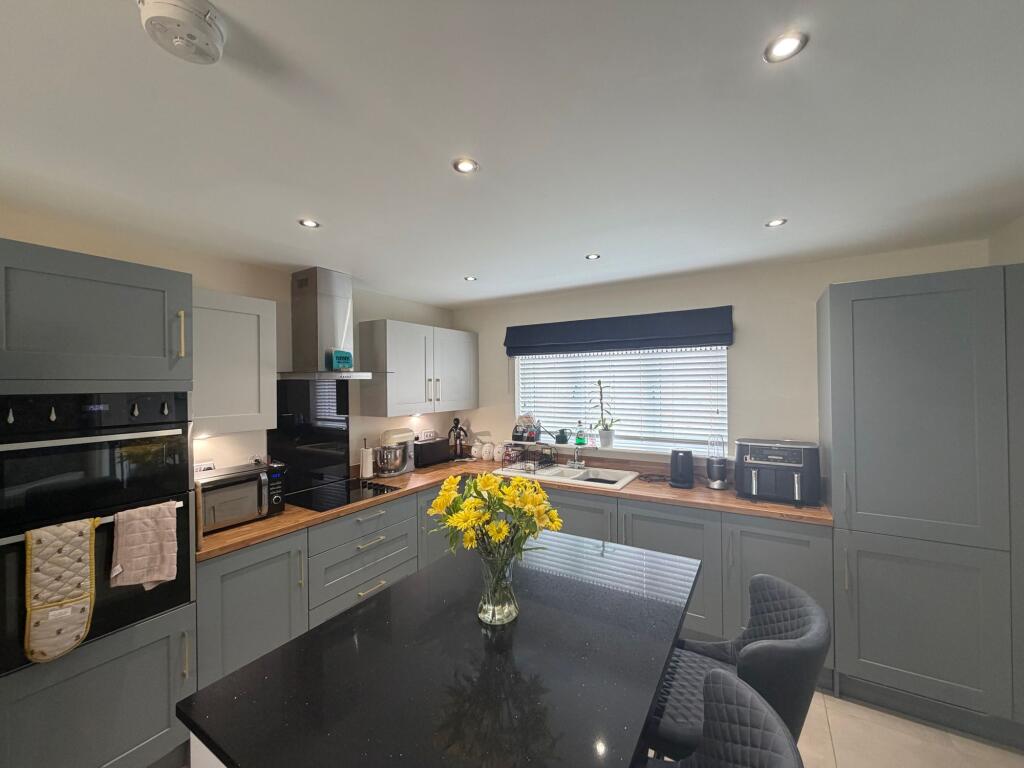 House in West Lindsey, Lea CP - View 2
