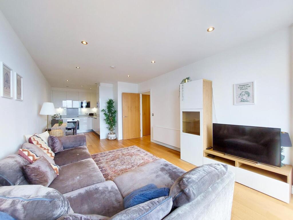 Main image of property: Gateway House, Regents Park Road, Finchley Central, N3