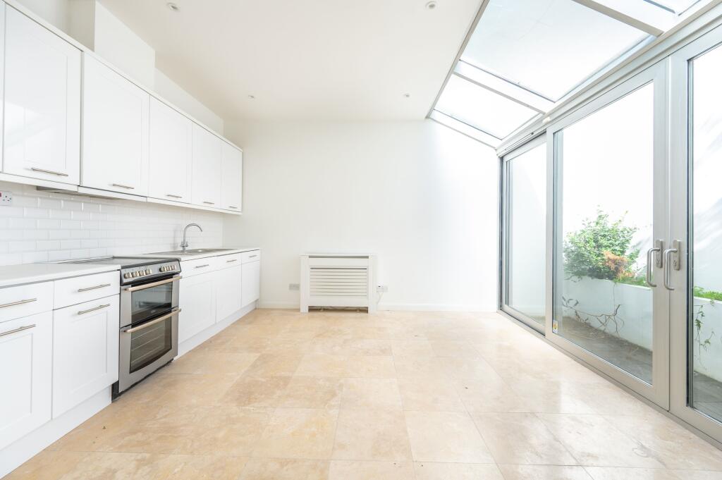 Apartment in London, North Kensington - View 4
