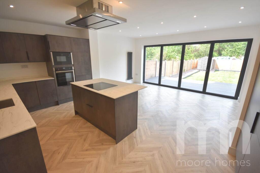 VICARAGE LANE, Poynton, SK12 1BG photo 2