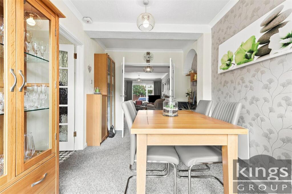 House in Broxbourne, Hertfordshire - More