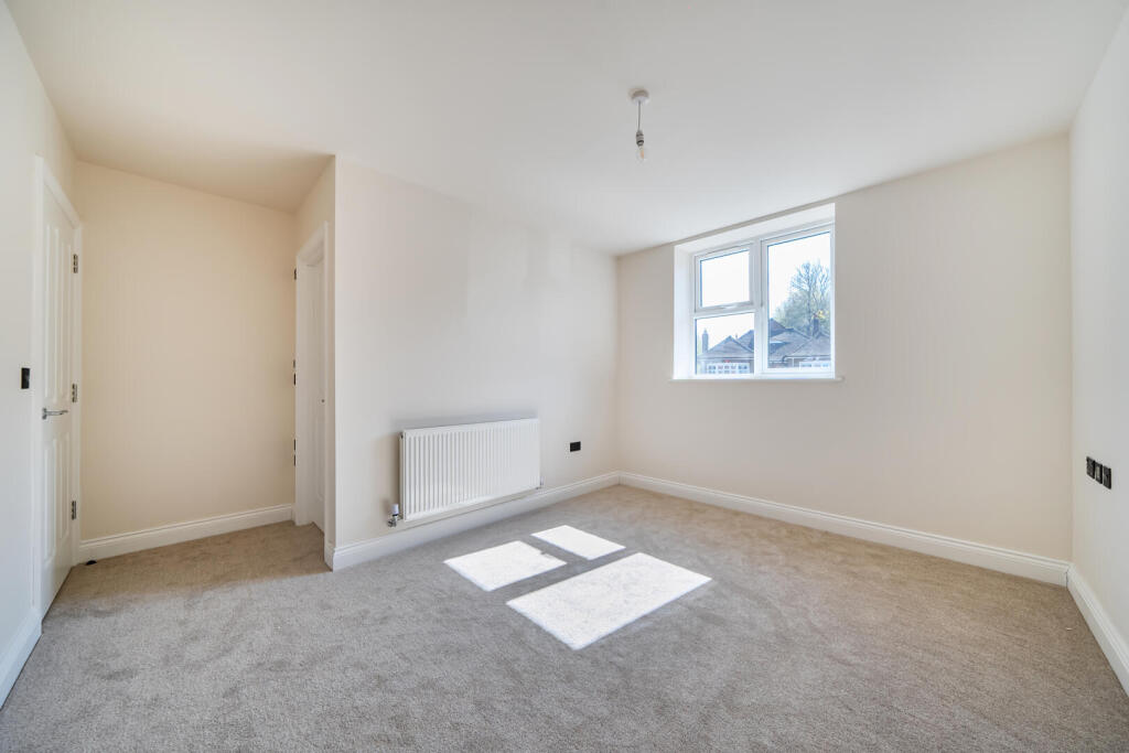 Waddington Way, Coulsdon photo 4