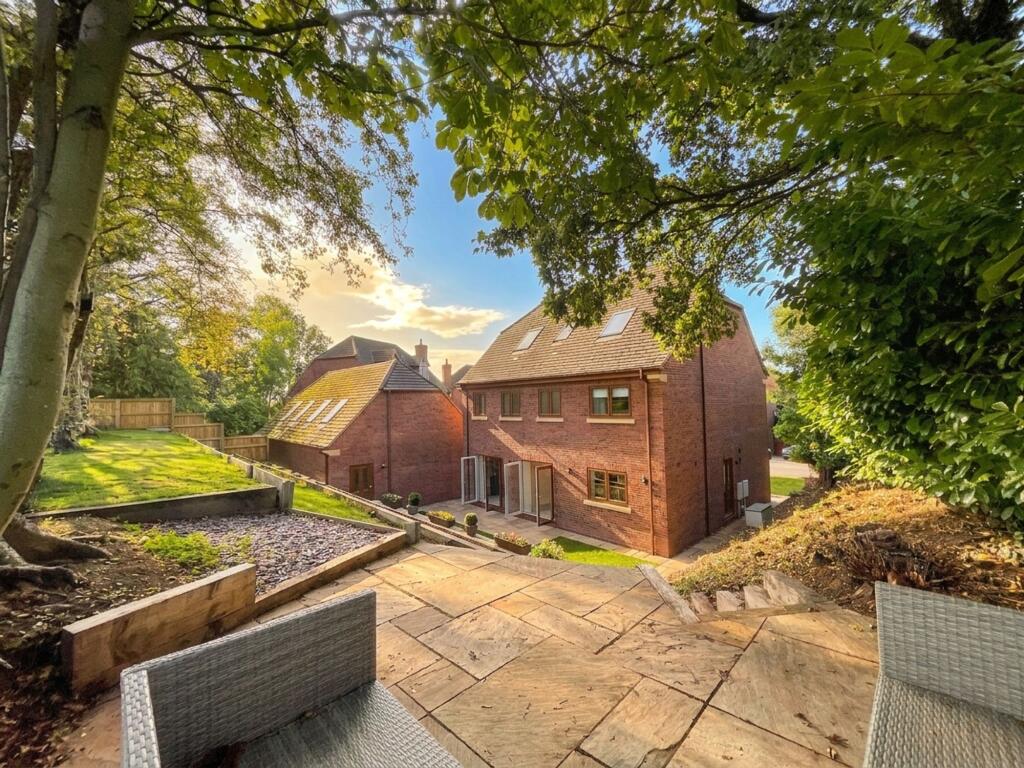 House in Stoke-on-Trent - View 4