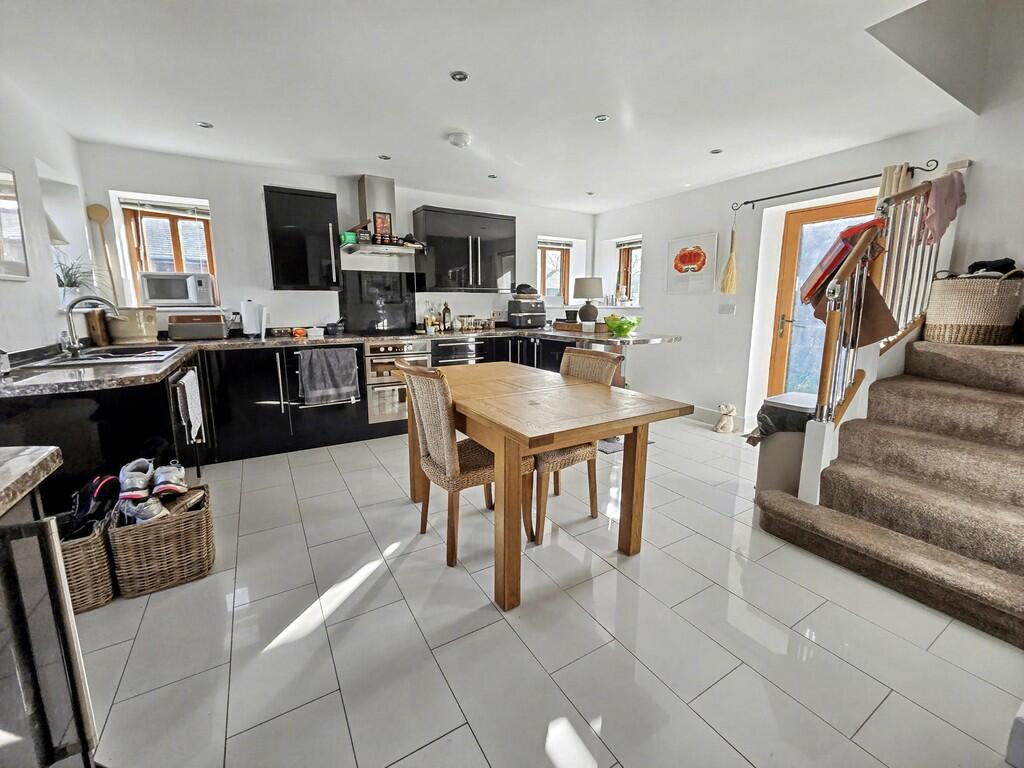 House in Worcester - View 4