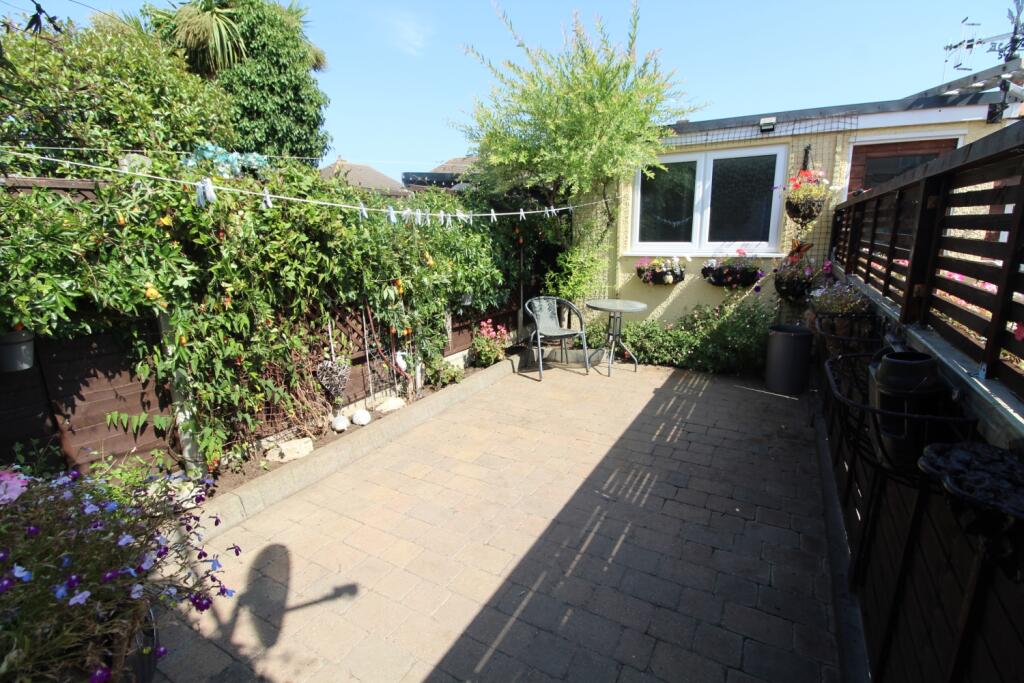 Apartment in Romford - View 2
