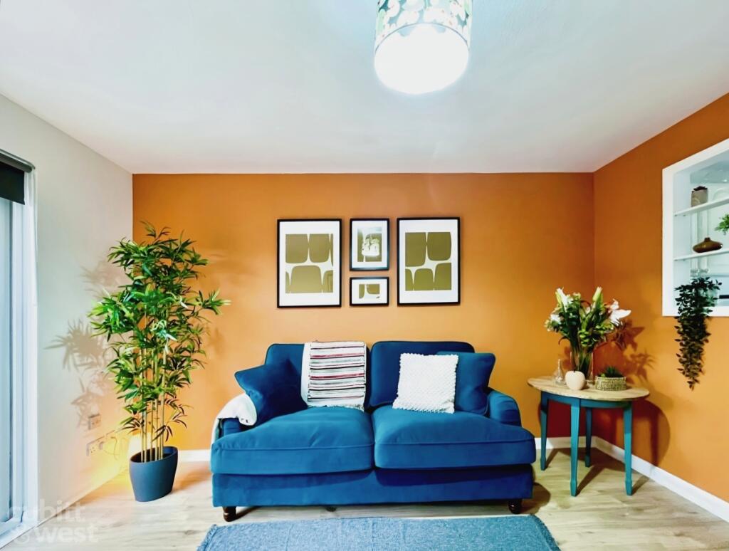 House in Crawley, Southgate - View 4
