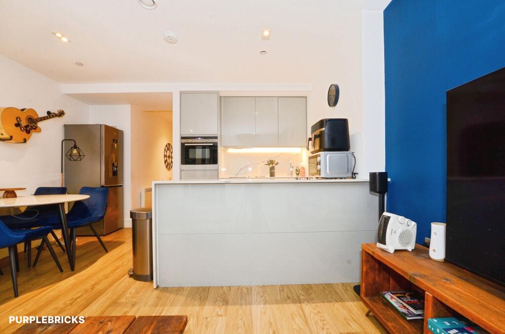 Apartment in Watford - View 5