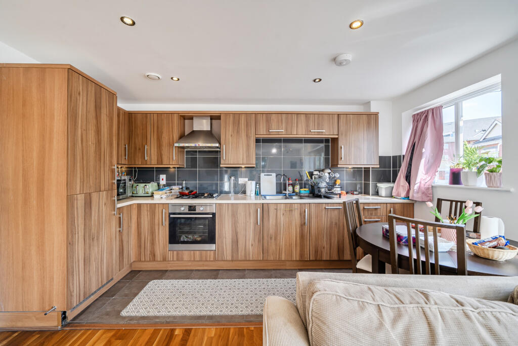 Apartment in Harrow - More