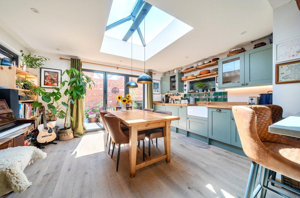 House in Llandrindod Wells - More
