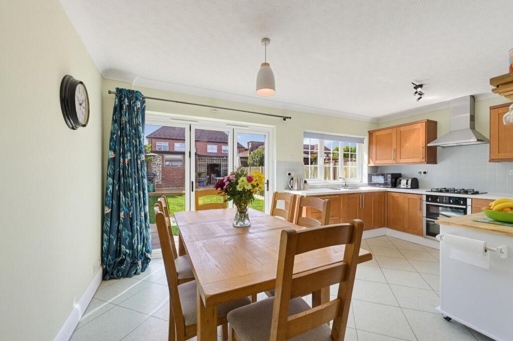 House in Sutton - More