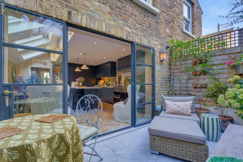 House in London, Wandsworth - View 2