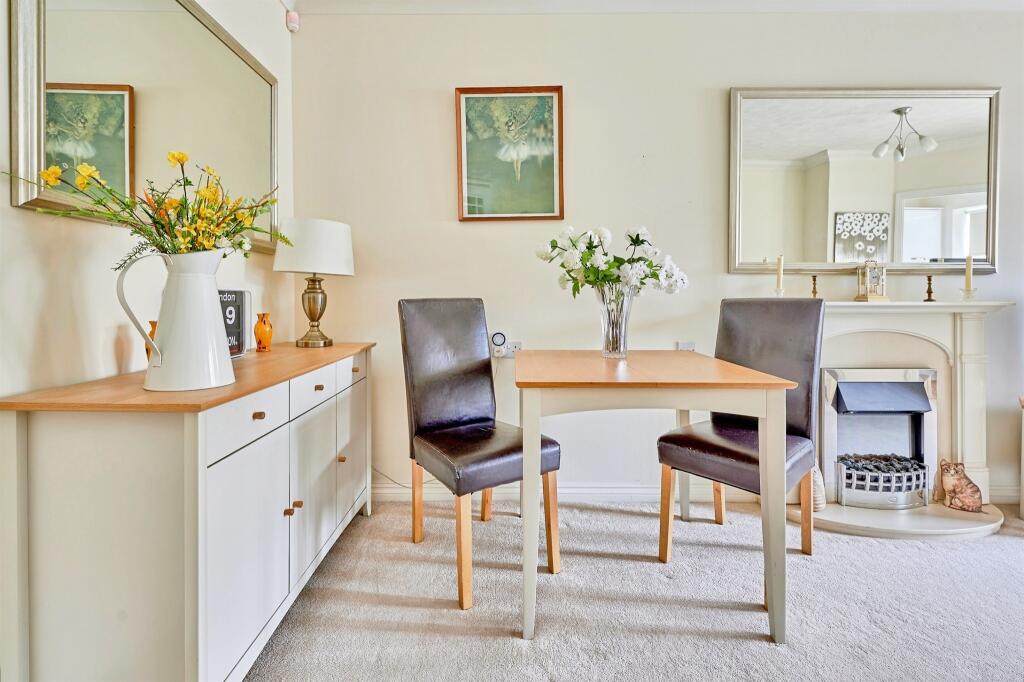 Radwinter Road, Saffron Walden - View 5
