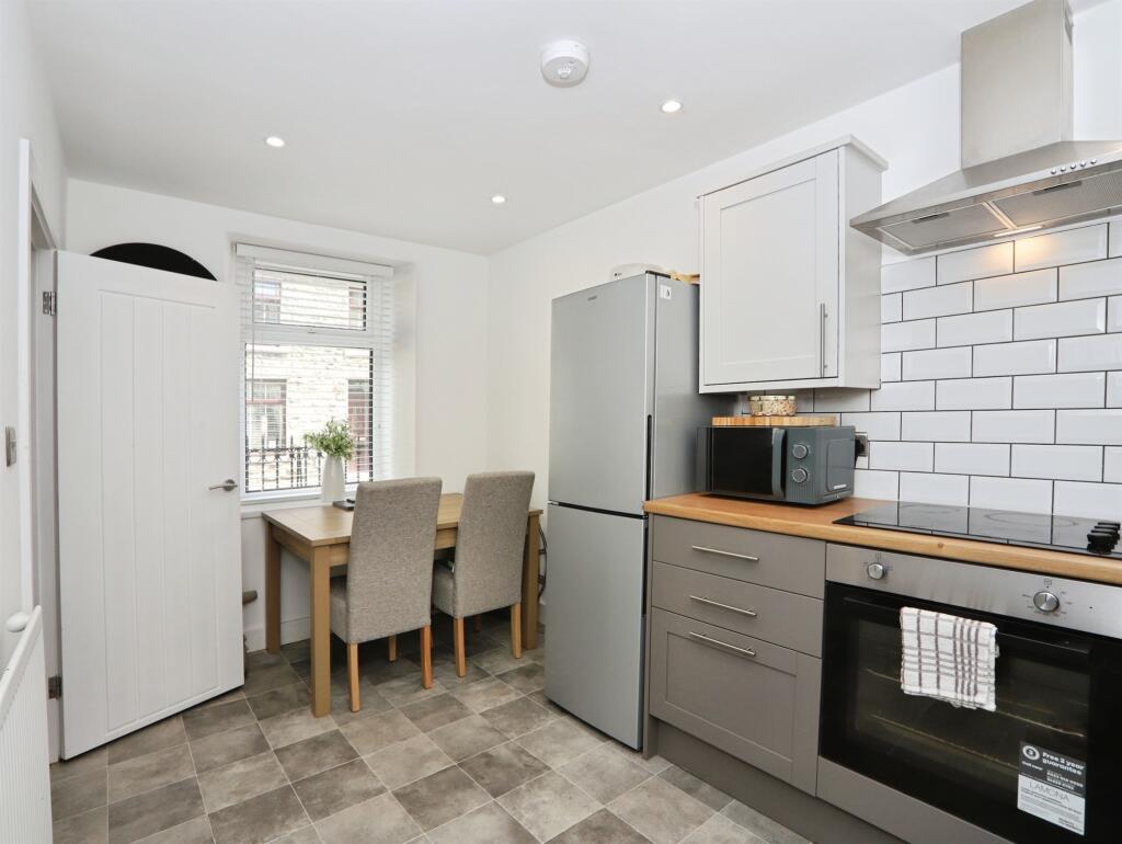 House in Cardiff, Pen-y-graig - More