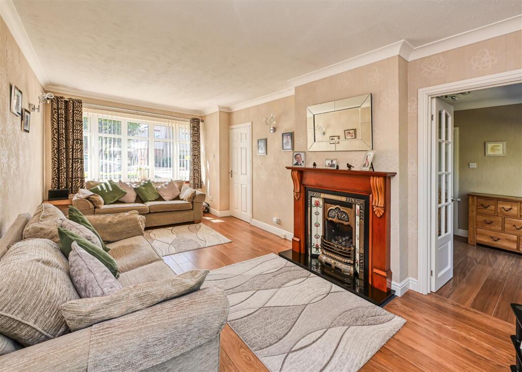 11 The Orchard, Albrighton, Wolverhampton, WV7 3RE photo 3