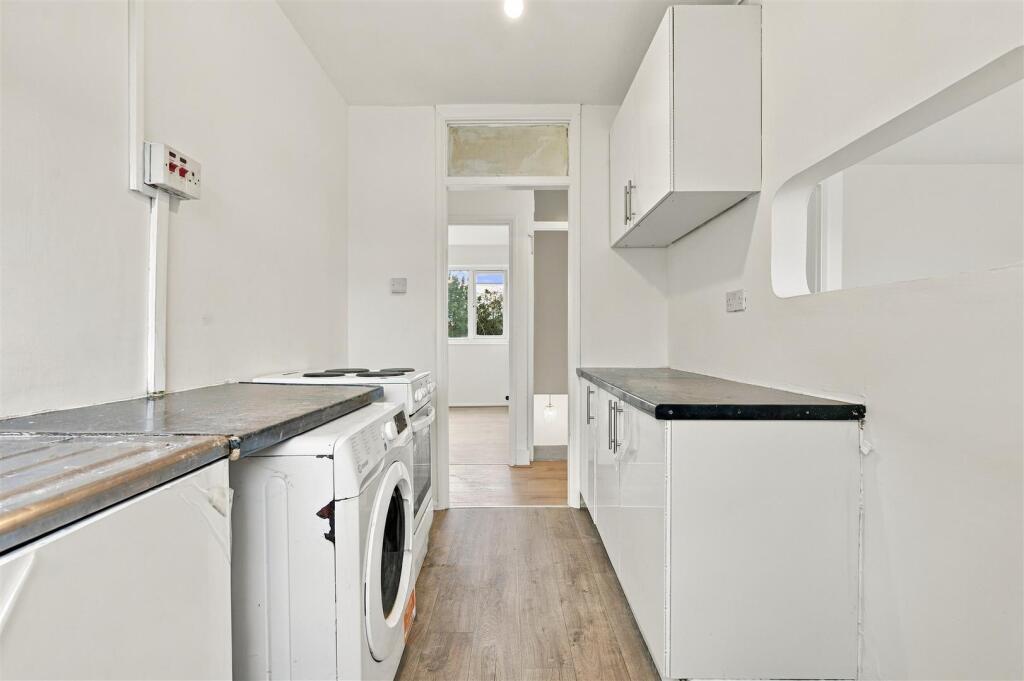 Apartment in London, Enfield Lock - More