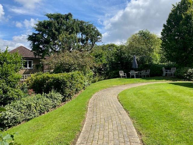 Winchmore Hill Road, London, N21 photo 2