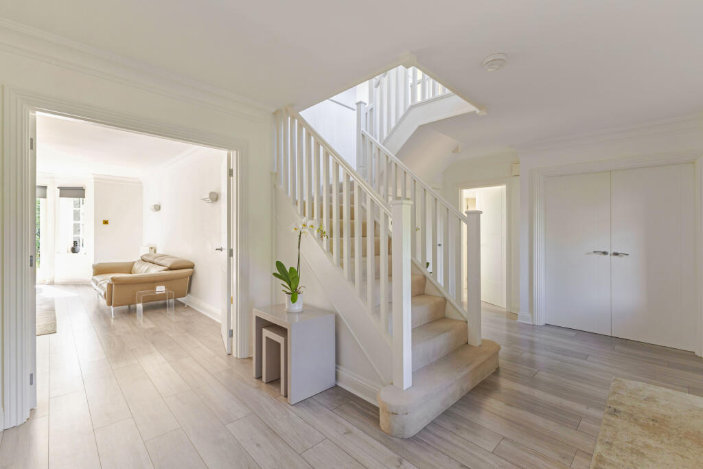 House in Horsham, Oakhill - View 5