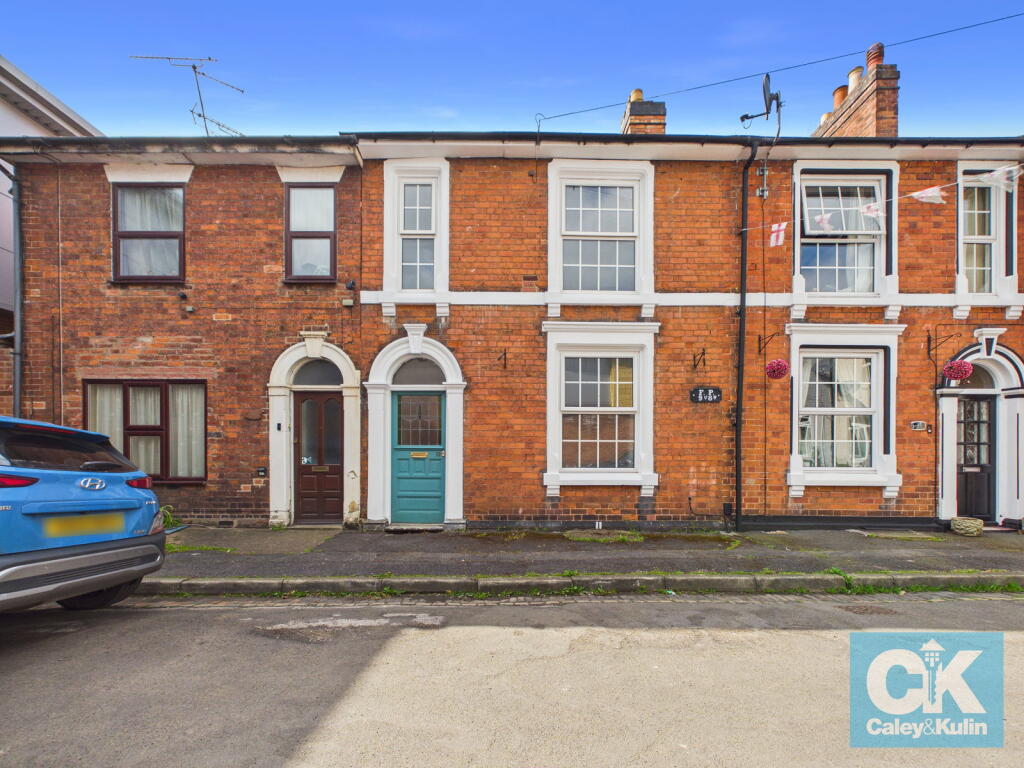 3-bed terraced on Middle Friars, Forebridge, Stafford, ST17 4AE, £240,000