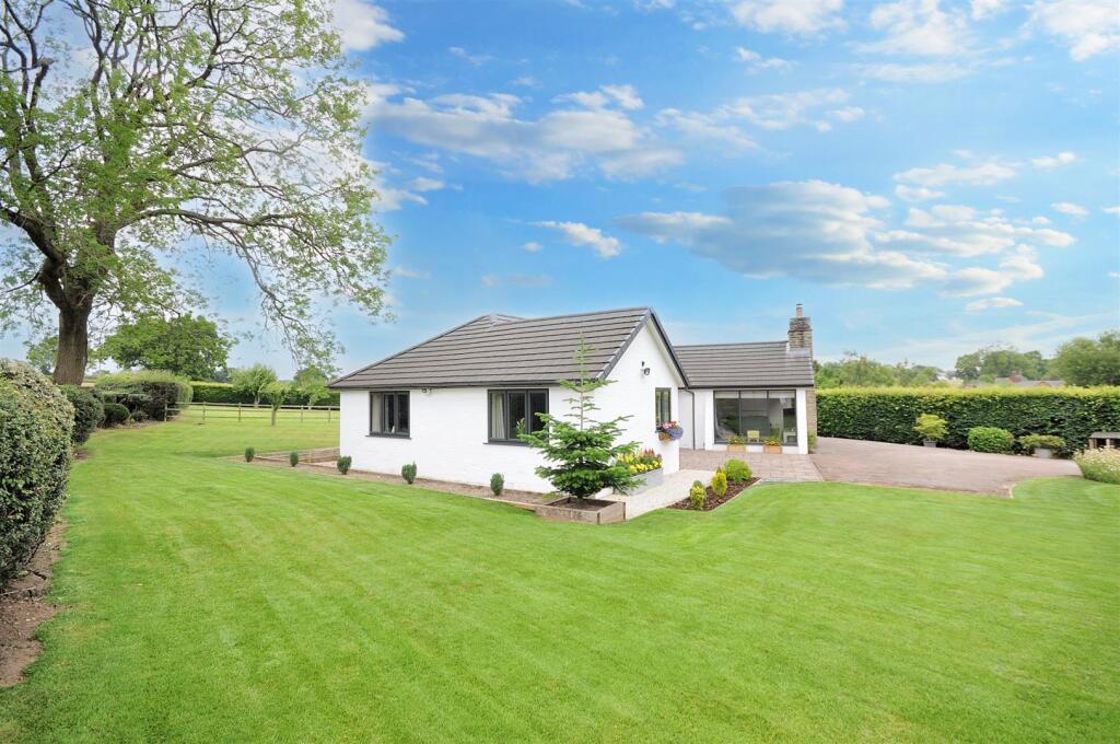 House in Stoke-on-Trent - View 4