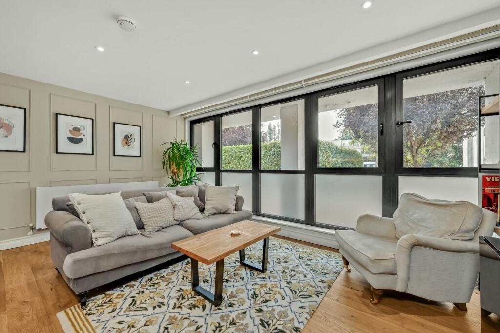 Apartment in Kingston upon Thames - View 3