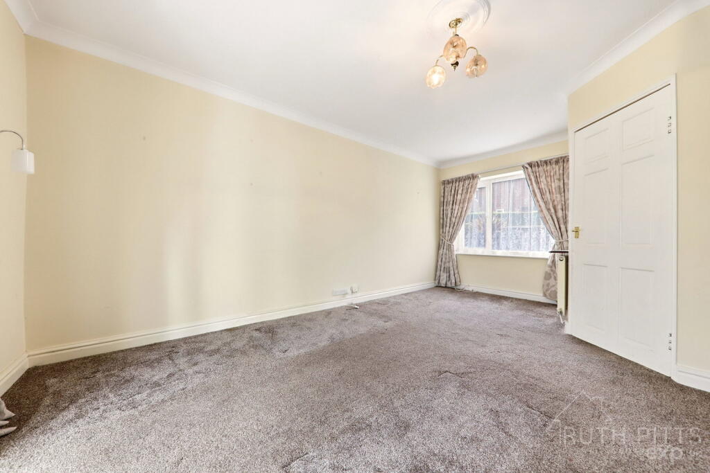 House in Wakefield, Hemsworth - More