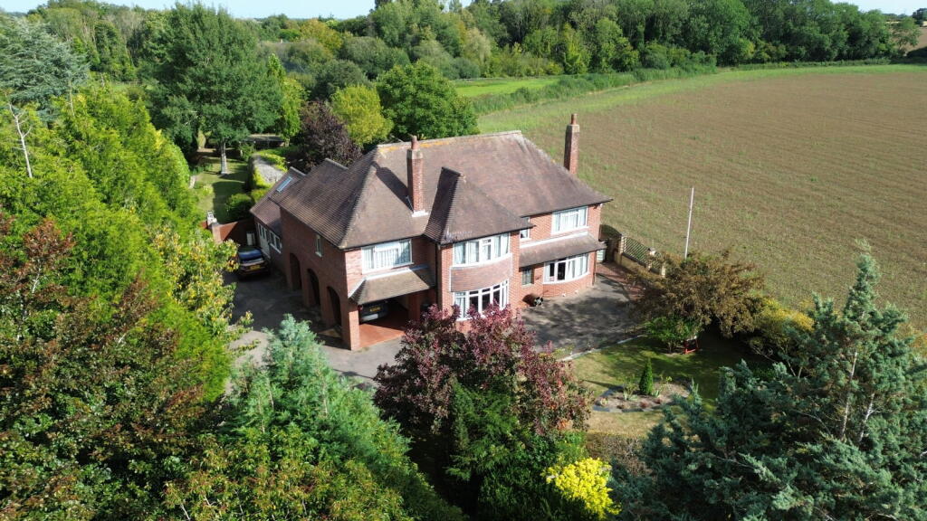 Oak Lodge, Norwich Road, Ashwellthorpe photo 3