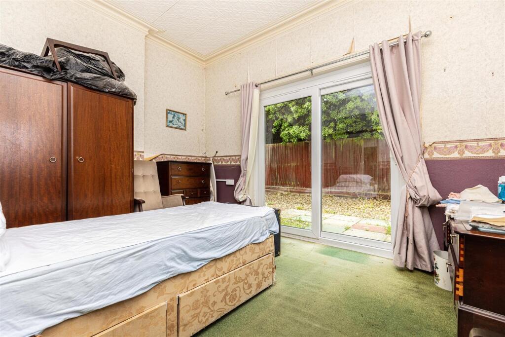 Garden Flat, Stourwood Avenue, Southbourne BH6 3PN - More