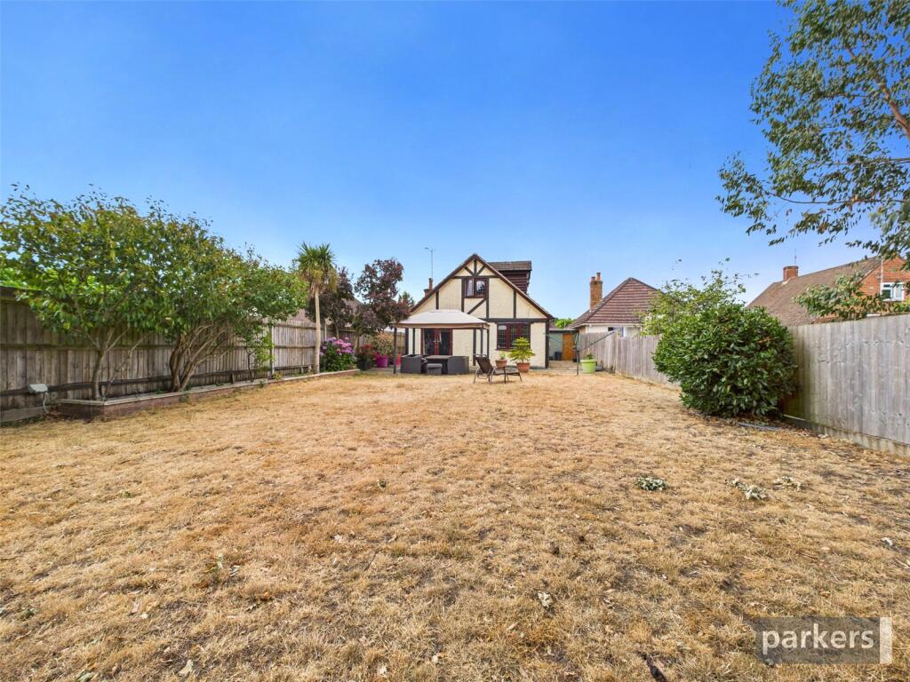 Woodlands Avenue, Woodley, Reading, Berkshire, RG5 photo 3