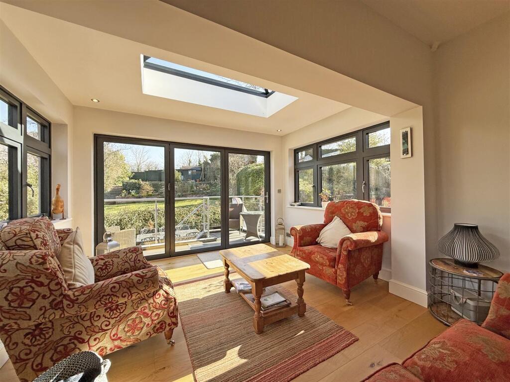 72 BERWICK ROAD photo 3