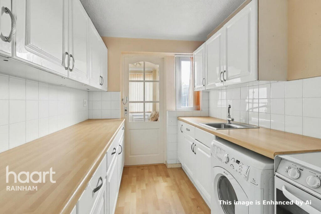 House in Rainham - View 5