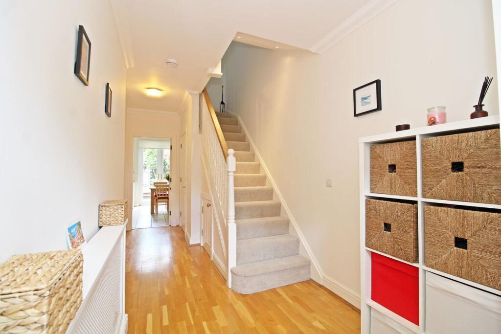 House in London - View 5