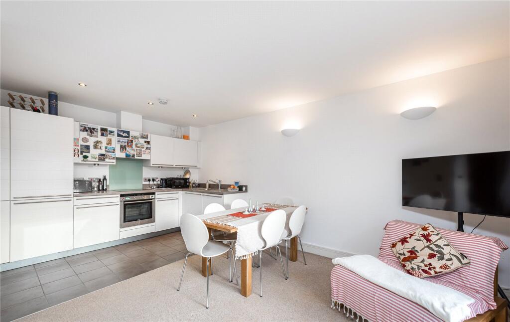 Apartment in London - More