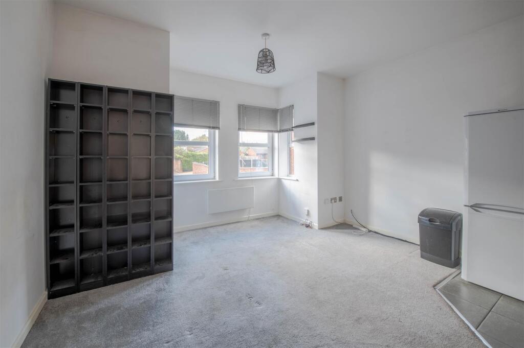 Apartment in Irthlingborough, Crow Hill - View 3