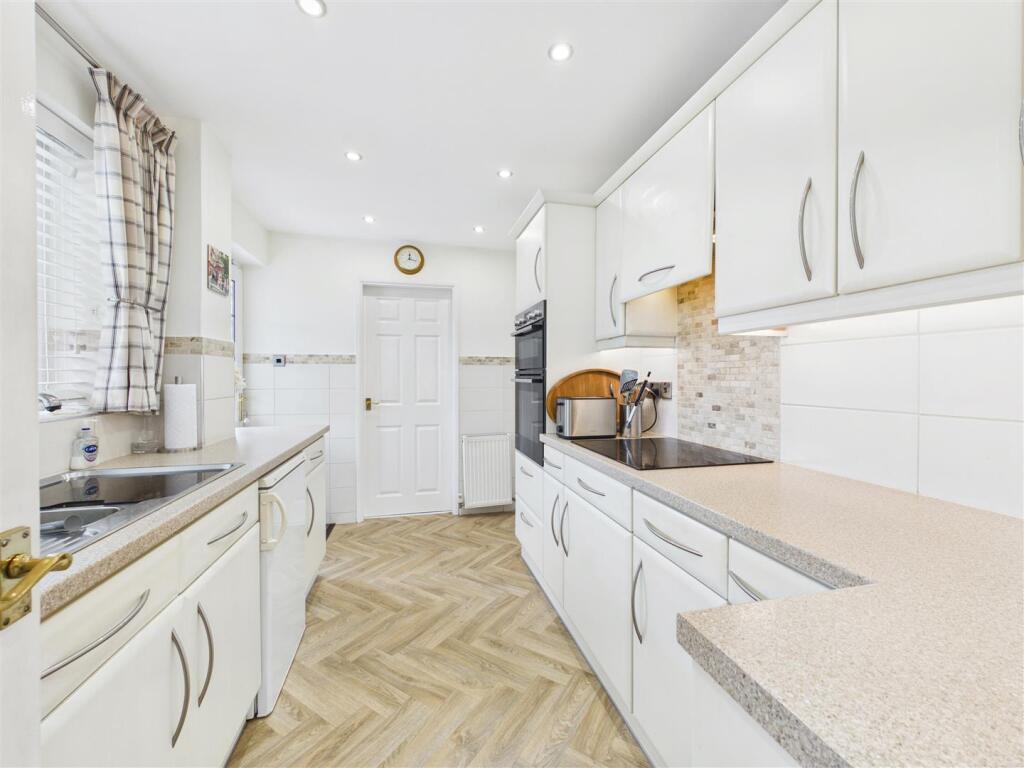 House in North East Derbyshire, Dronfield - More