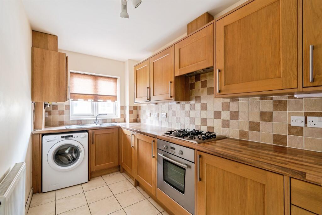 6, Privet Way, Corsham photo 2