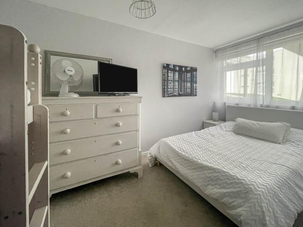 House in Chichester, East Wittering - More