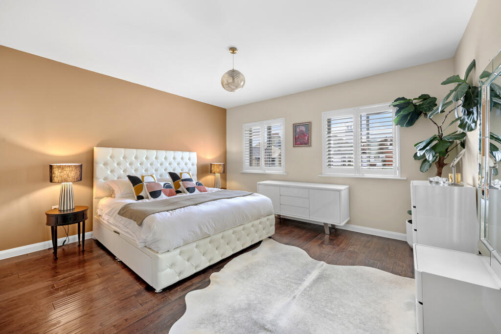 House in Epping Forest, Loughton - More