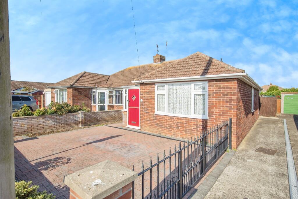 3-bed bungalow on Dove Crescent, Harwich, £260,000