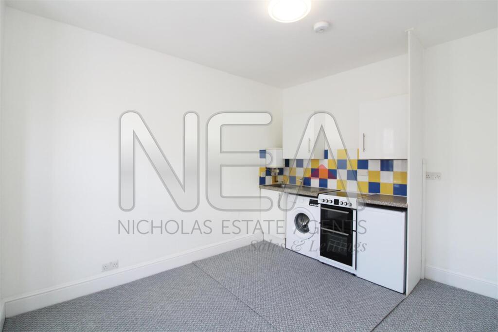 Apartment in Reading - View 3