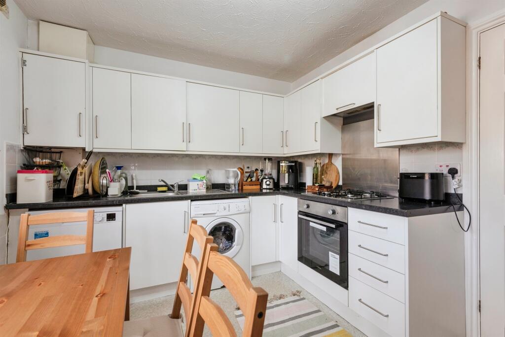 House in Stevenage, Hertfordshire - More