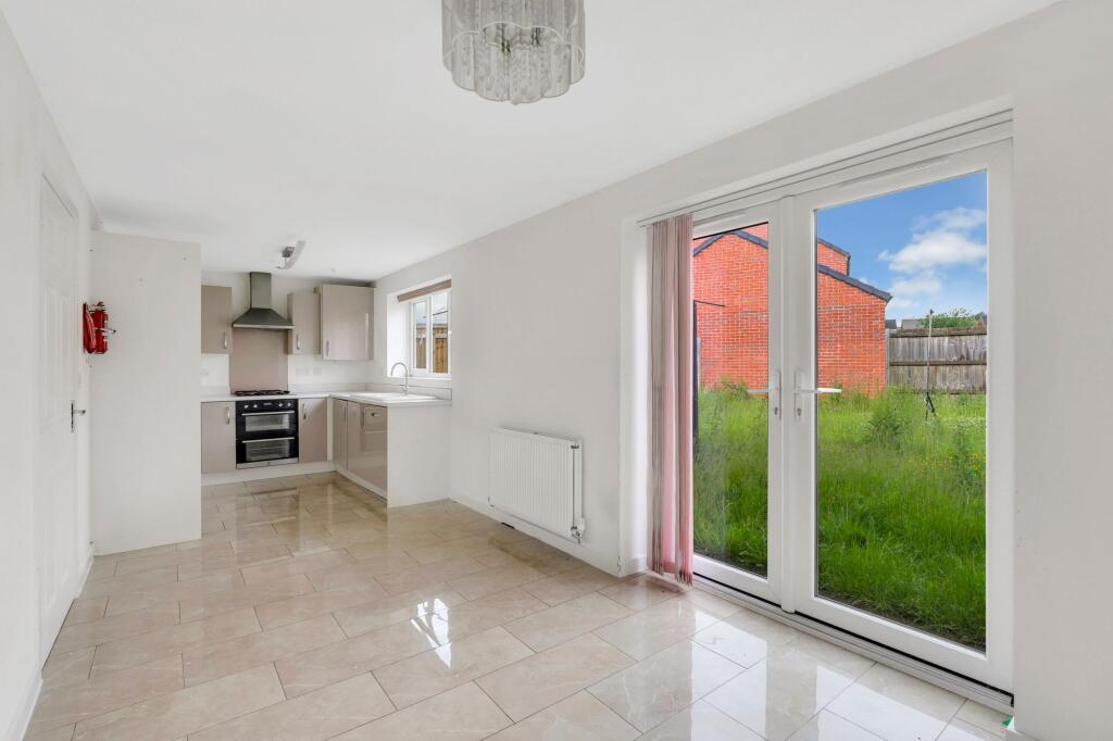 Magee Close, Hucknall, NG15 - View 4