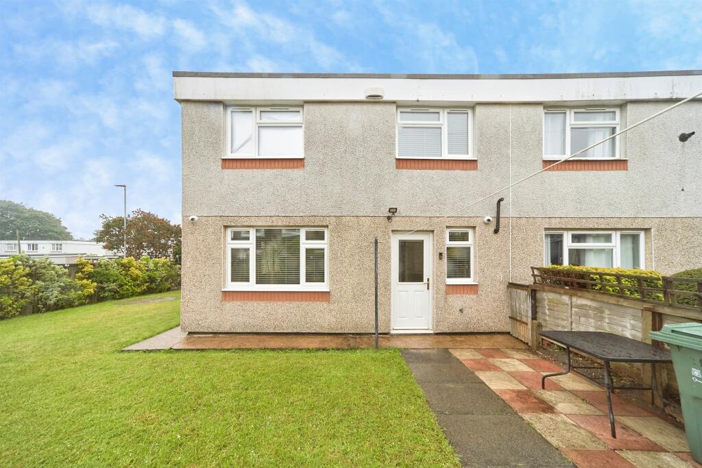Main image of property: Red Hall Chase, Leeds