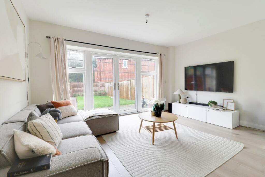 House in Croydon - View 3