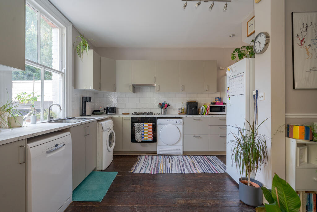 Apartment in London - More