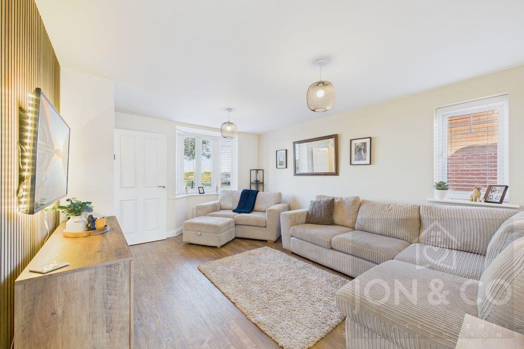 House in Overstone, Overstone Leys - View 3
