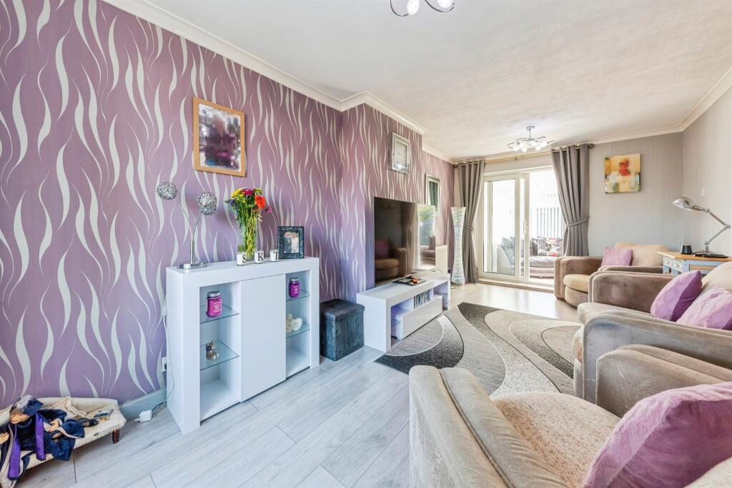 House in South Kesteven, Grantham - More