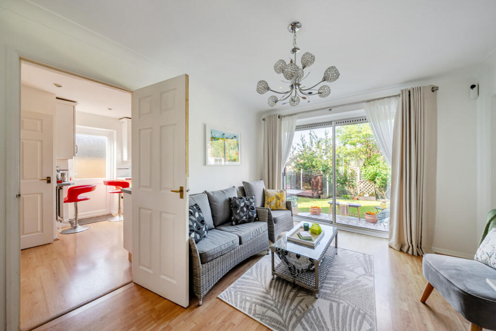House in Woking, Knaphill - View 5